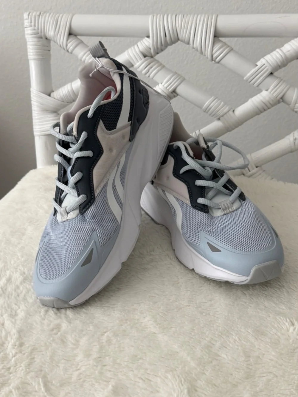 Reebok Energen Lux Navy Blue White Running Shoes Women's Size 10 NWOB Sneakers